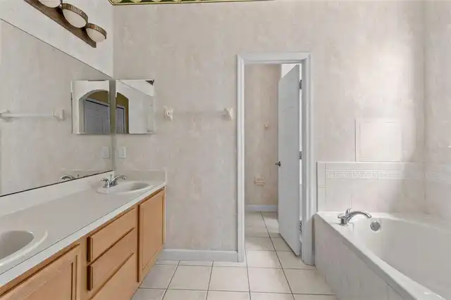Listing Photo 10