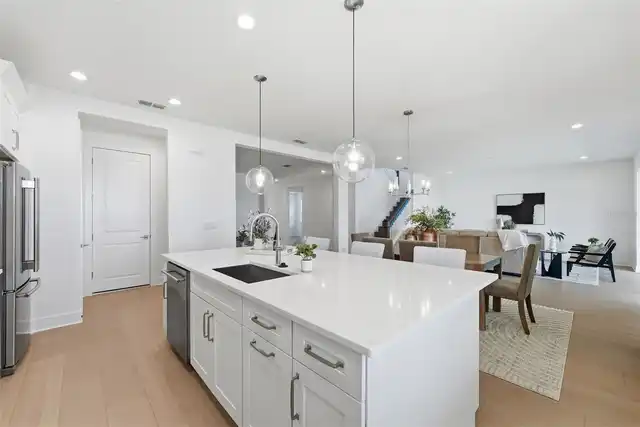 Listing Photo 12