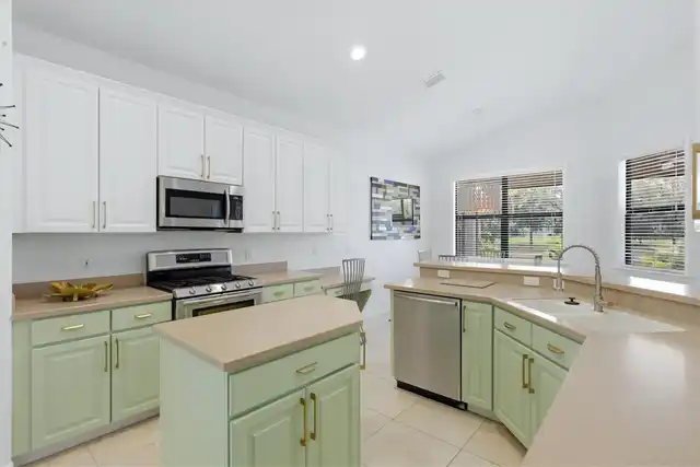 Listing Photo 11