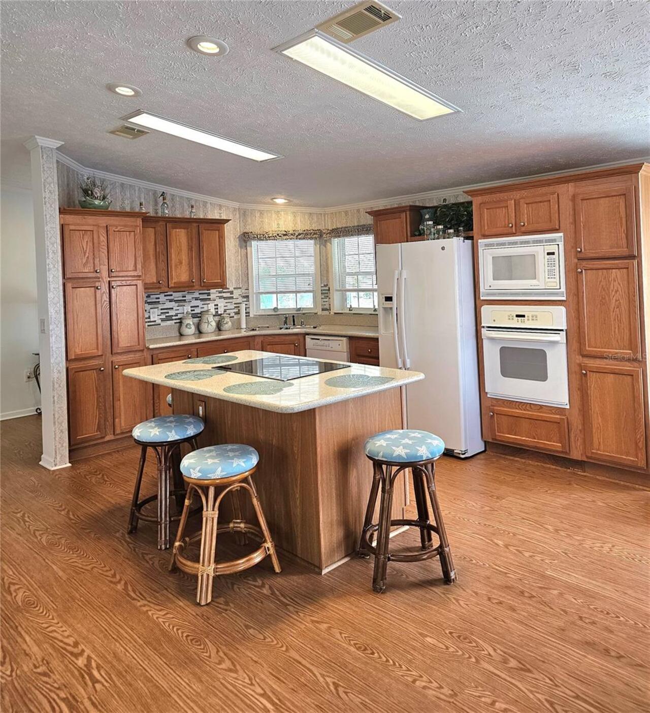 Listing Photo 6