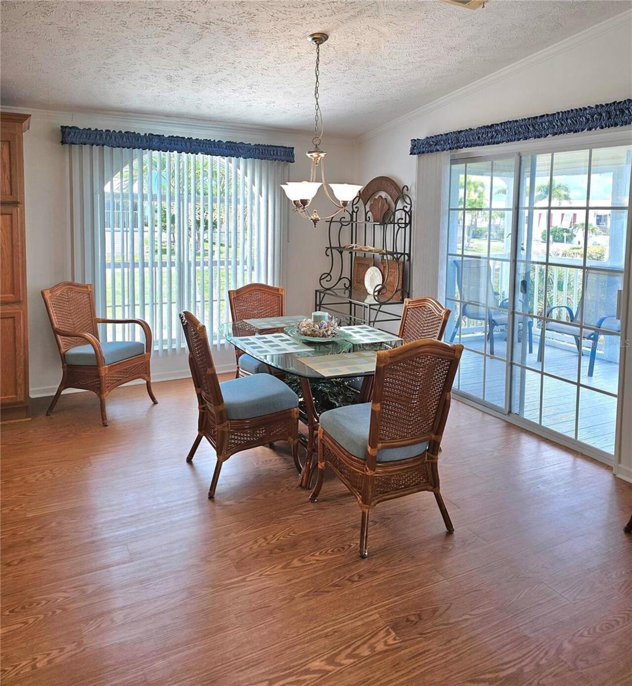 Listing Photo 8