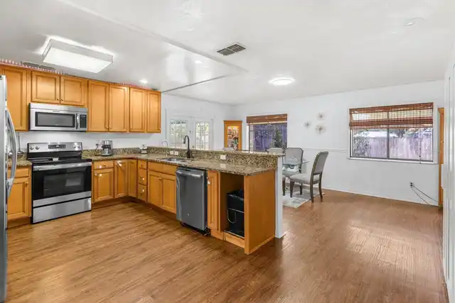 Listing Photo 7