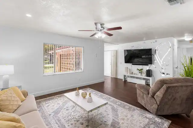 Listing Photo 10