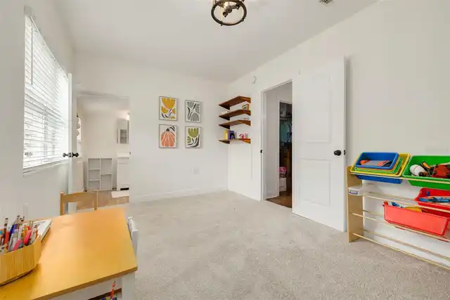 Listing Photo 12