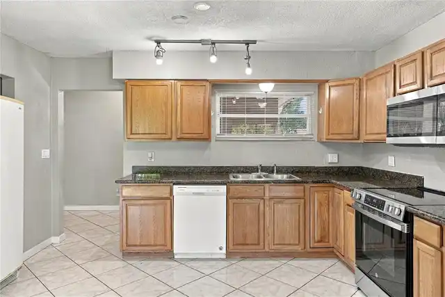 Listing Photo 14