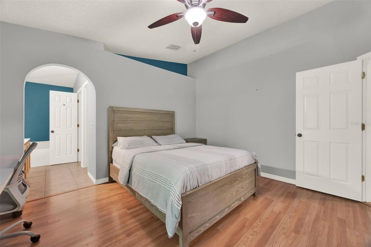 Listing Photo 9
