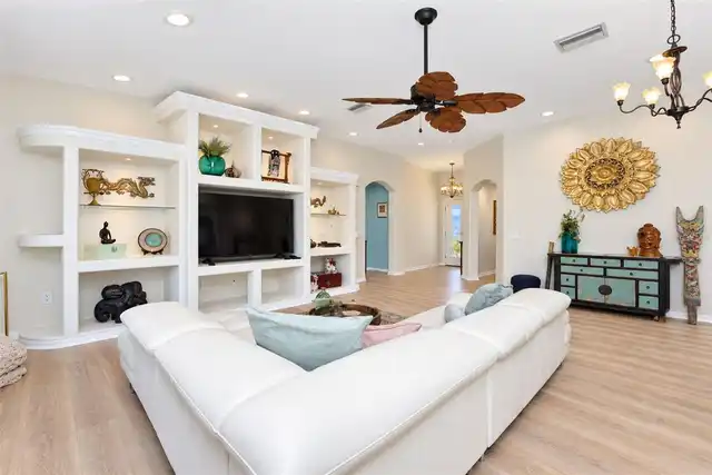 Listing Photo 12