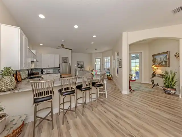 Listing Photo 9