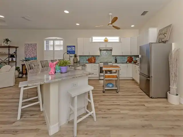 Listing Photo 12