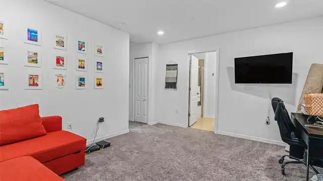 Listing Photo 12