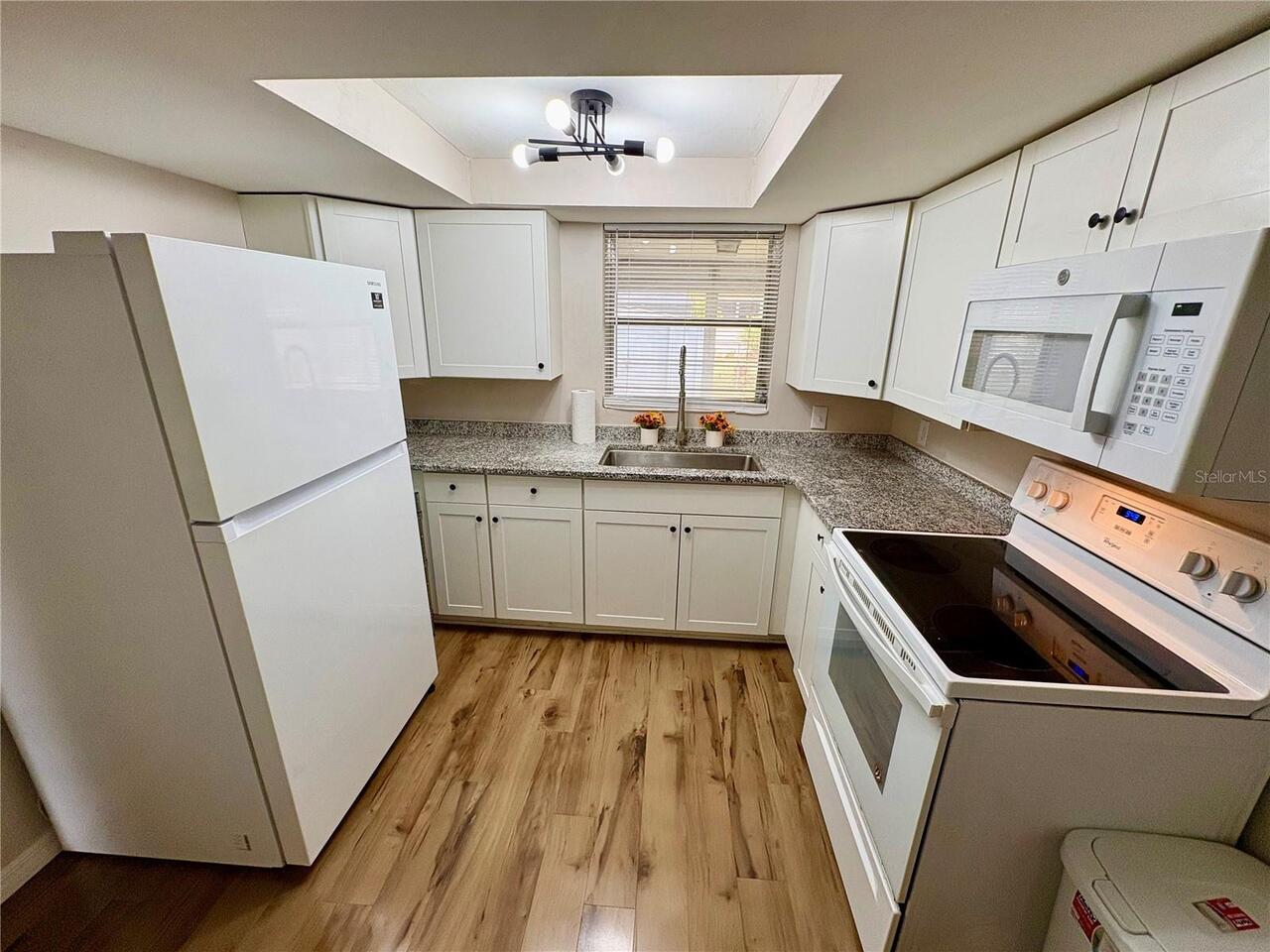Listing Photo 11