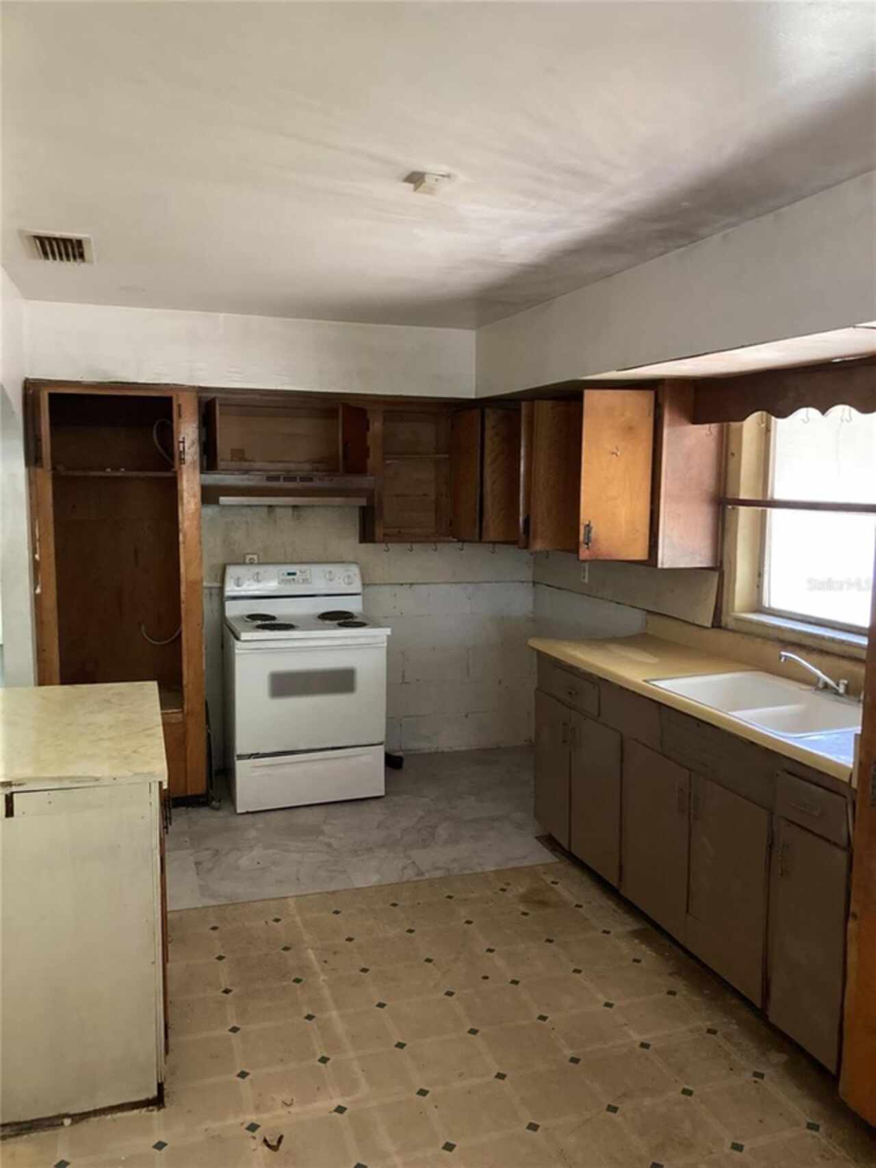 Listing Photo 10