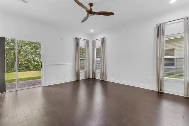 Listing Photo 9