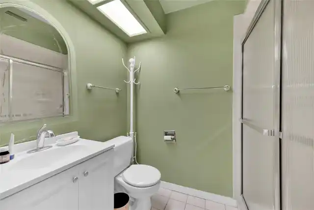 Listing Photo 16