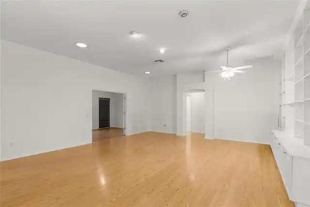 Listing Photo 8