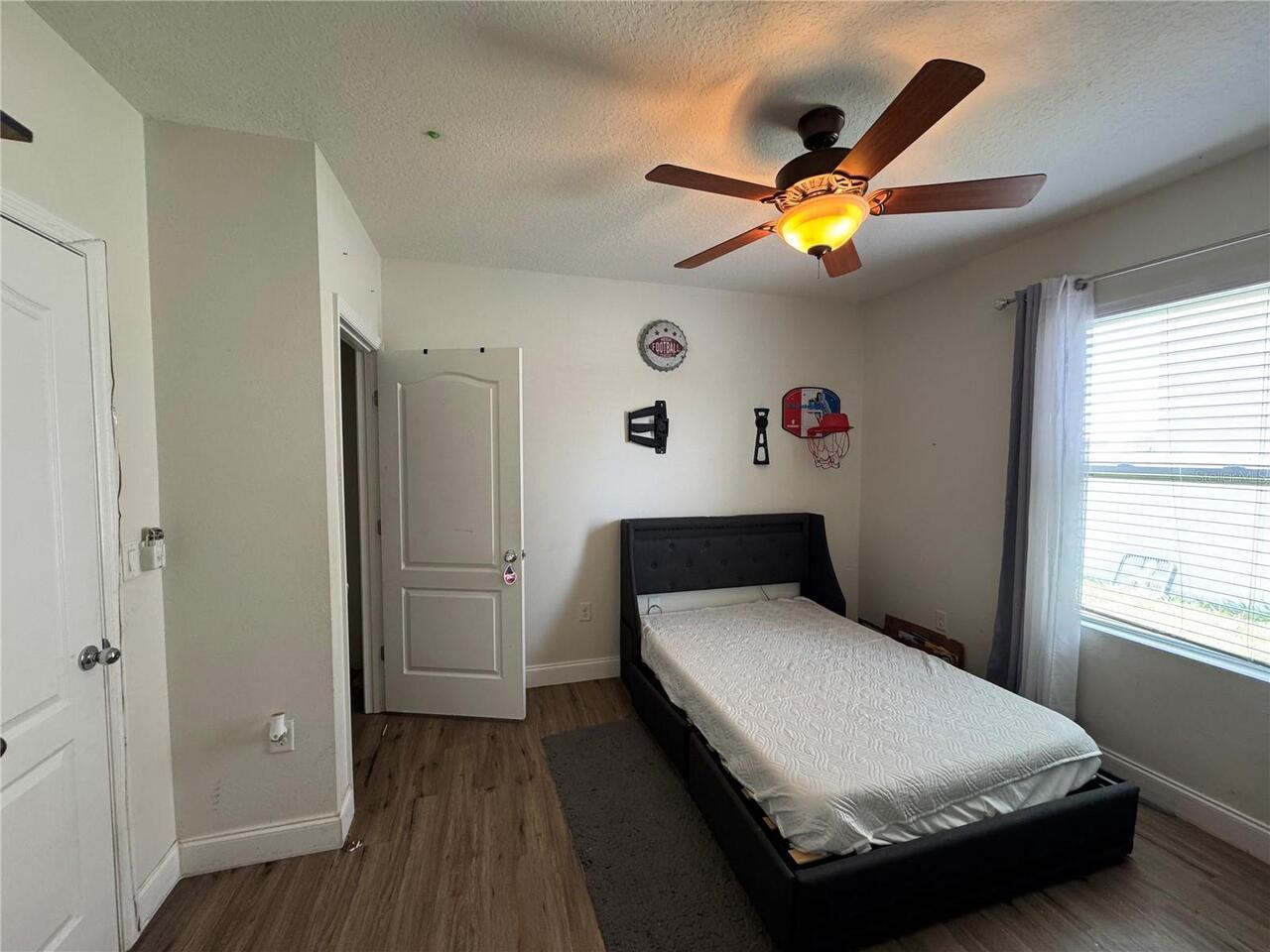 Listing Photo 12