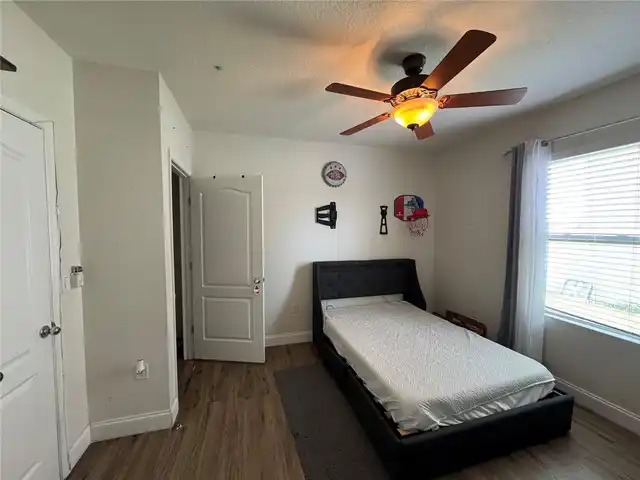 Listing Photo 12