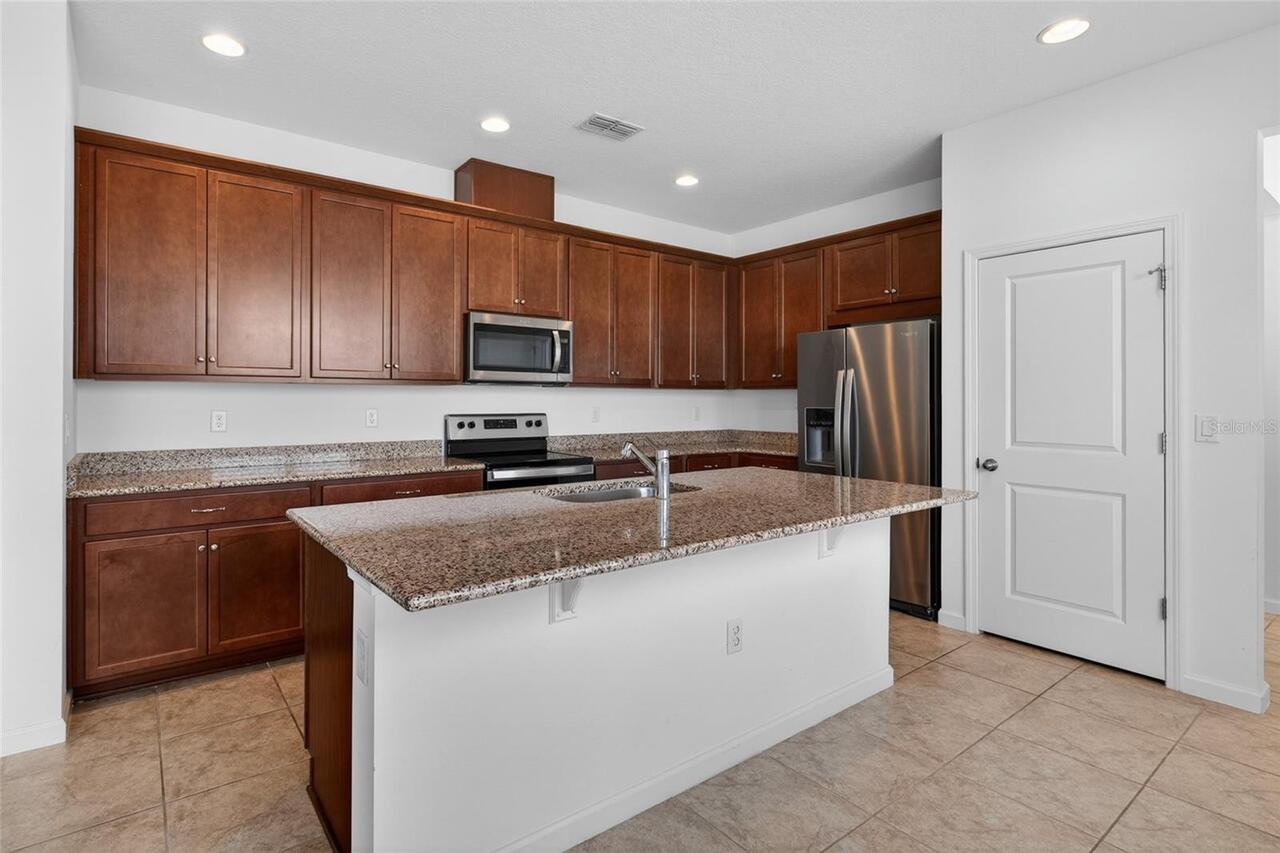 Listing Photo 10