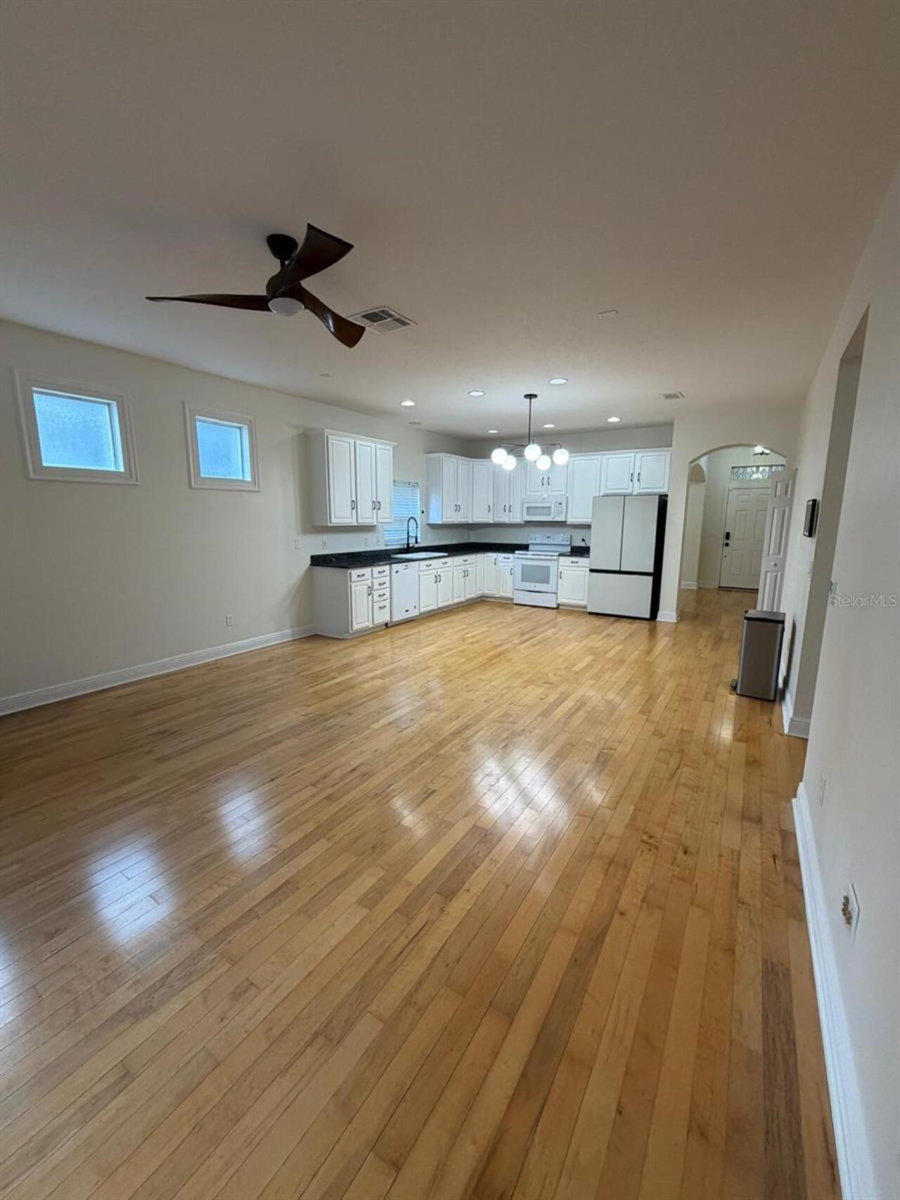 Listing Photo 8