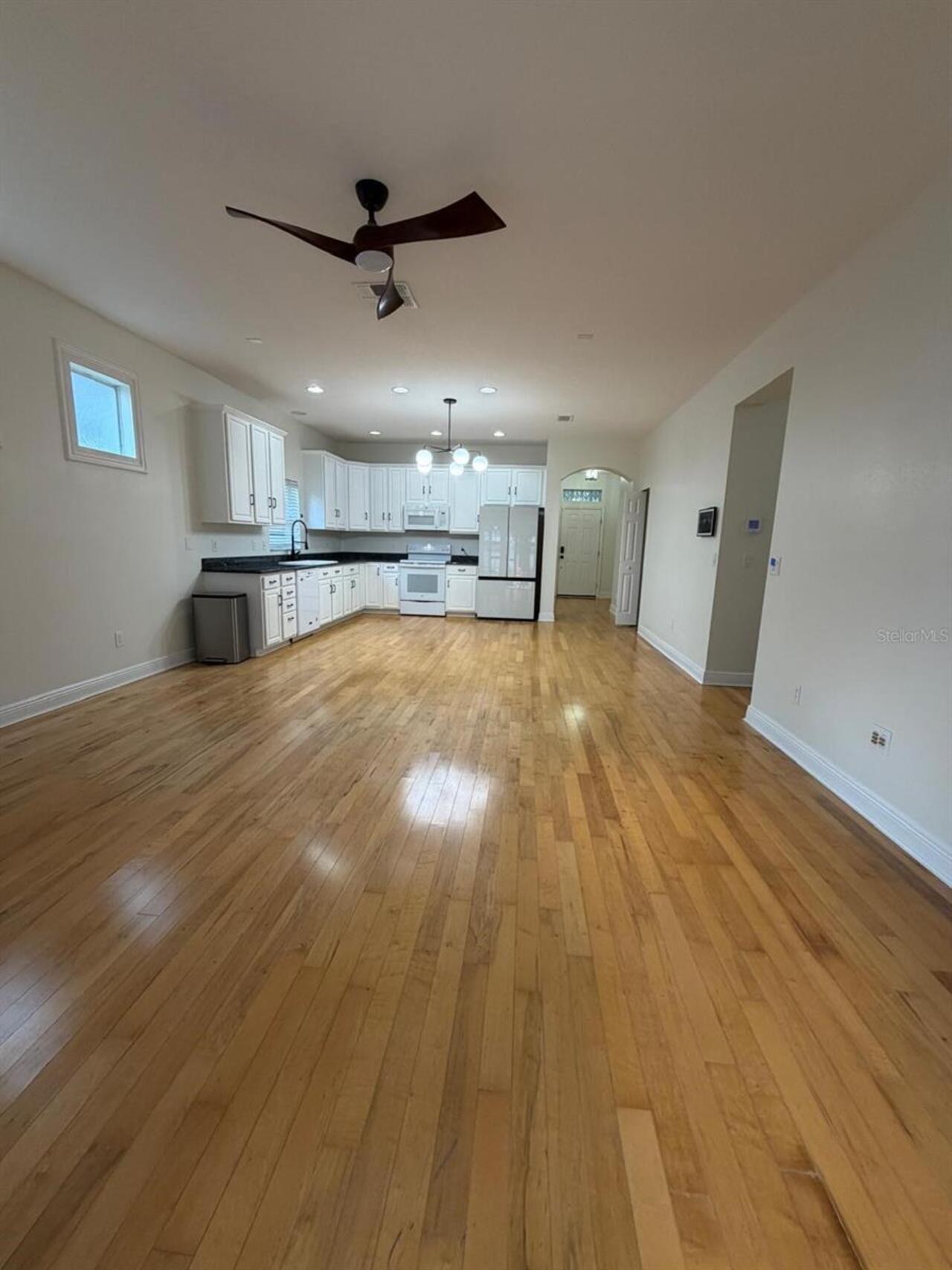 Listing Photo 10