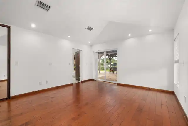 Listing Photo 25