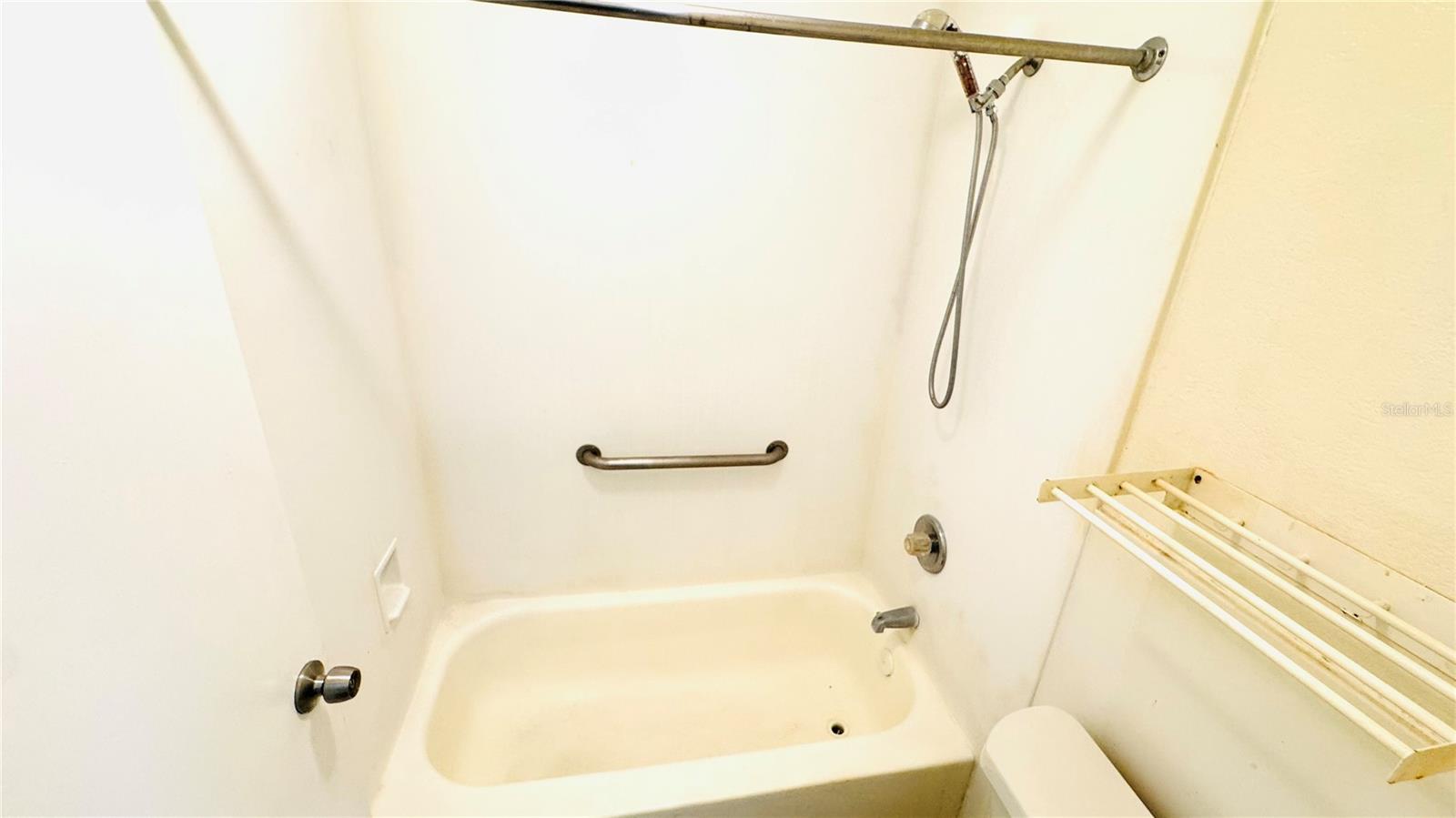 Listing Photo 8