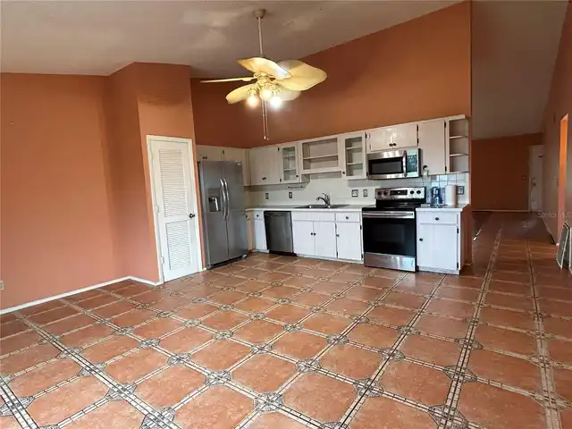 Listing Photo 12