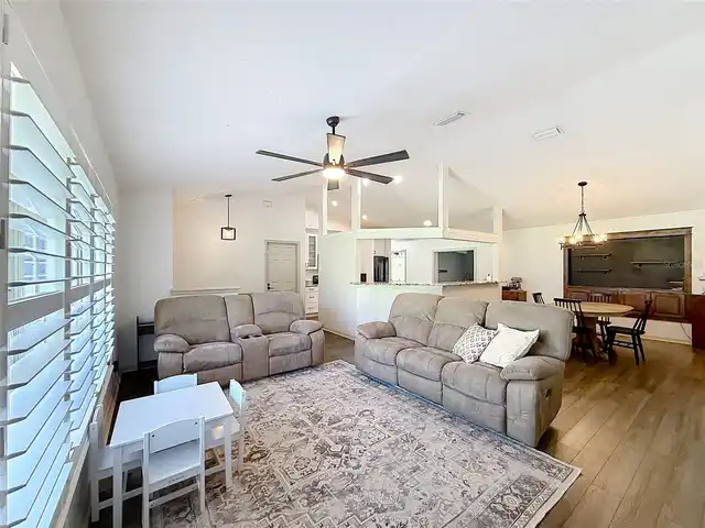 Listing Photo 9