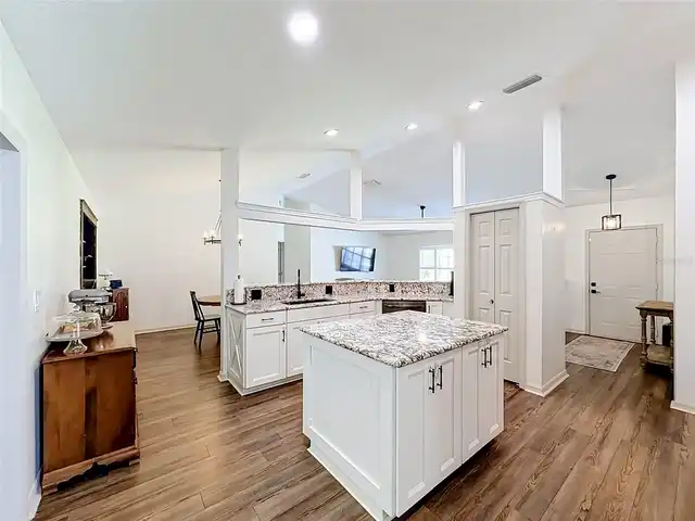 Listing Photo 14