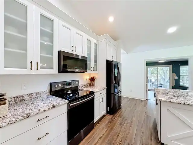 Listing Photo 17