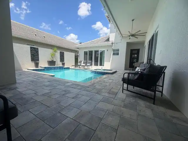 Listing Photo 8