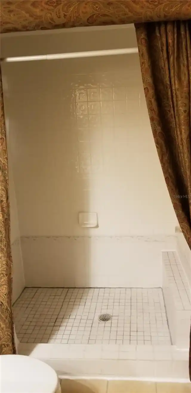 Listing Photo 10