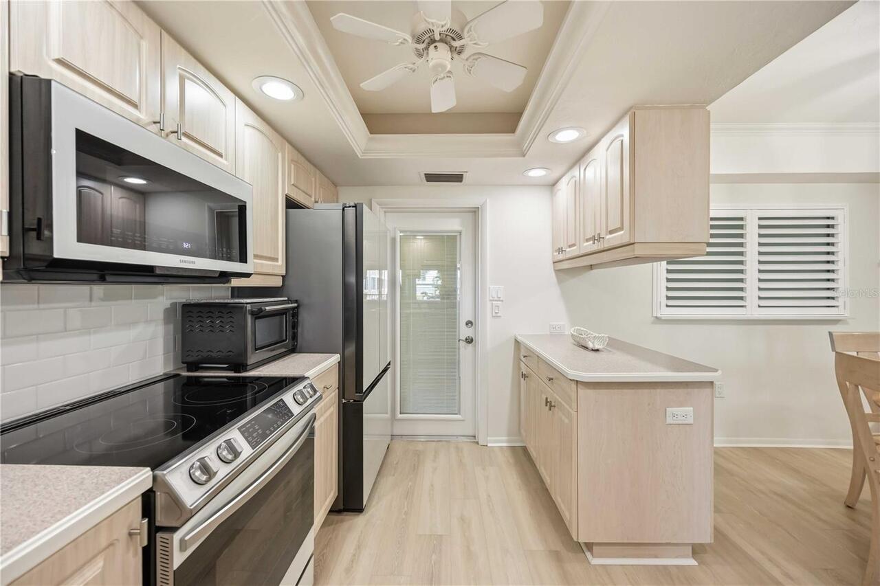 Listing Photo 11