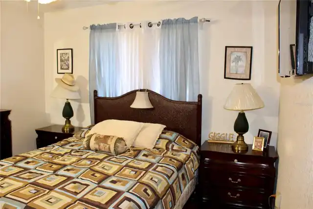 Listing Photo 8