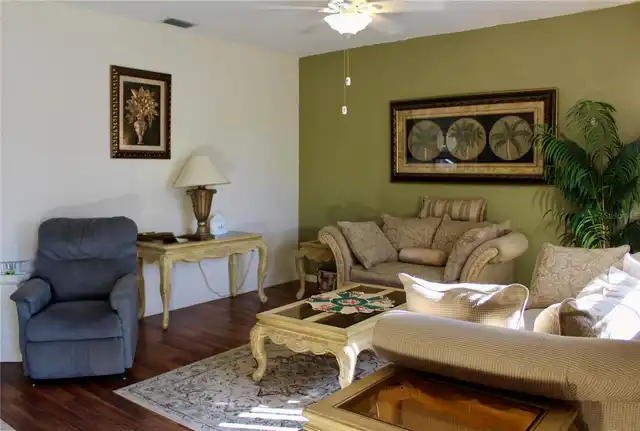 Listing Photo 12