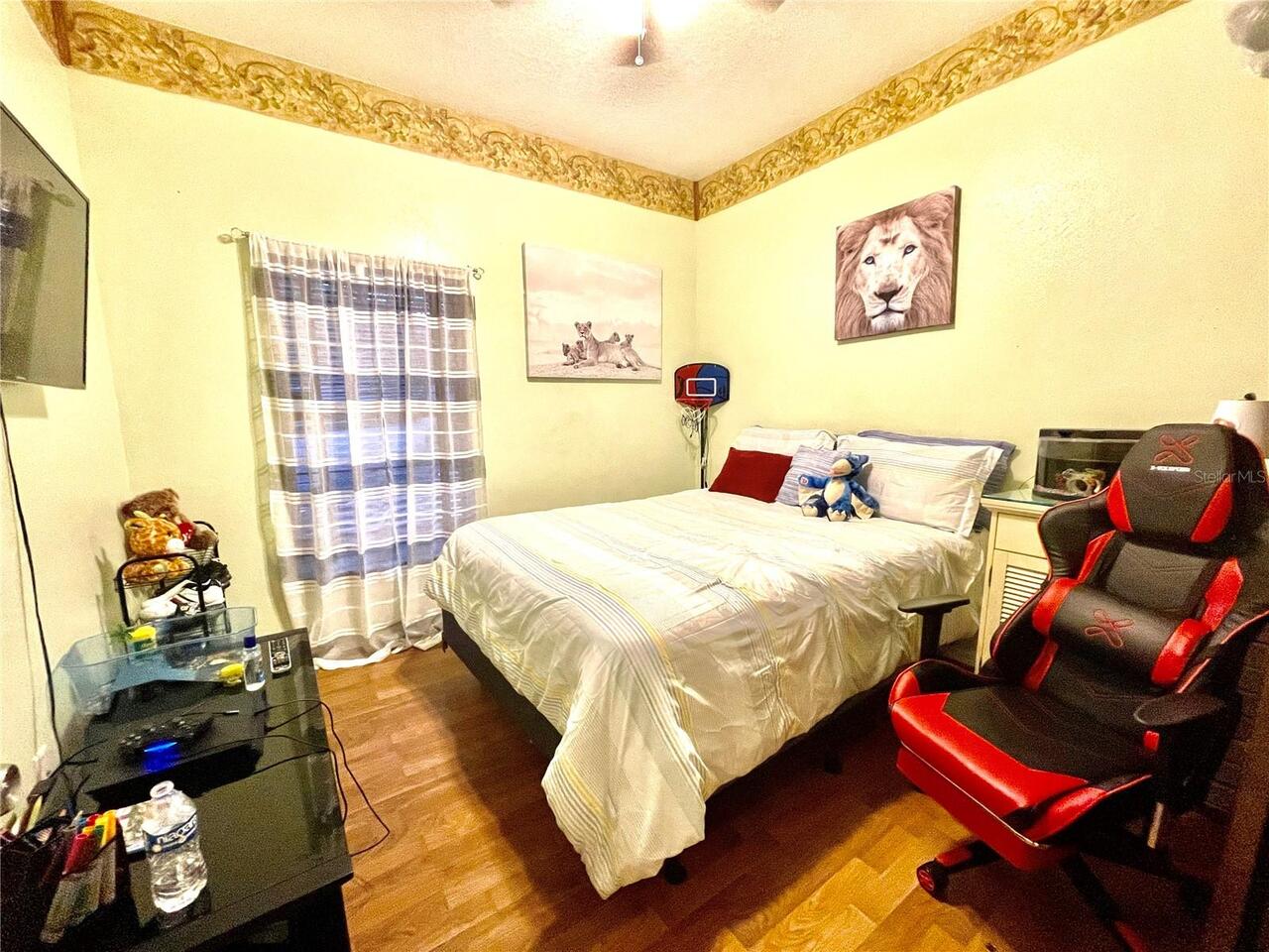 Listing Photo 11