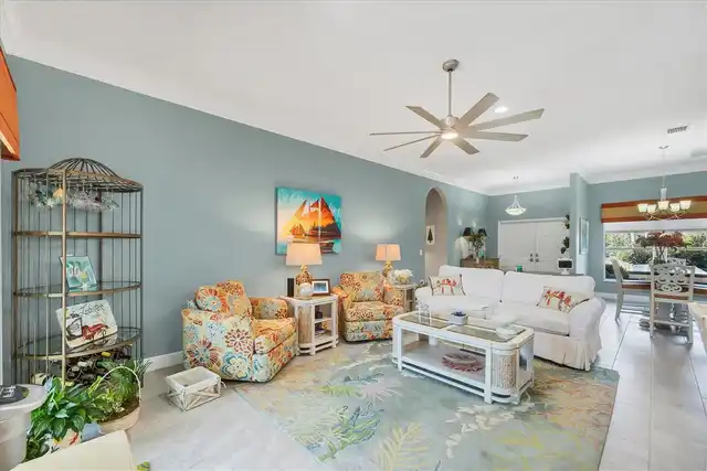 Listing Photo 8