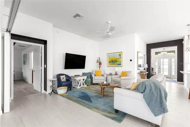Listing Photo 11