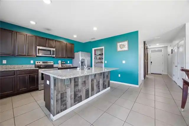 Listing Photo 11