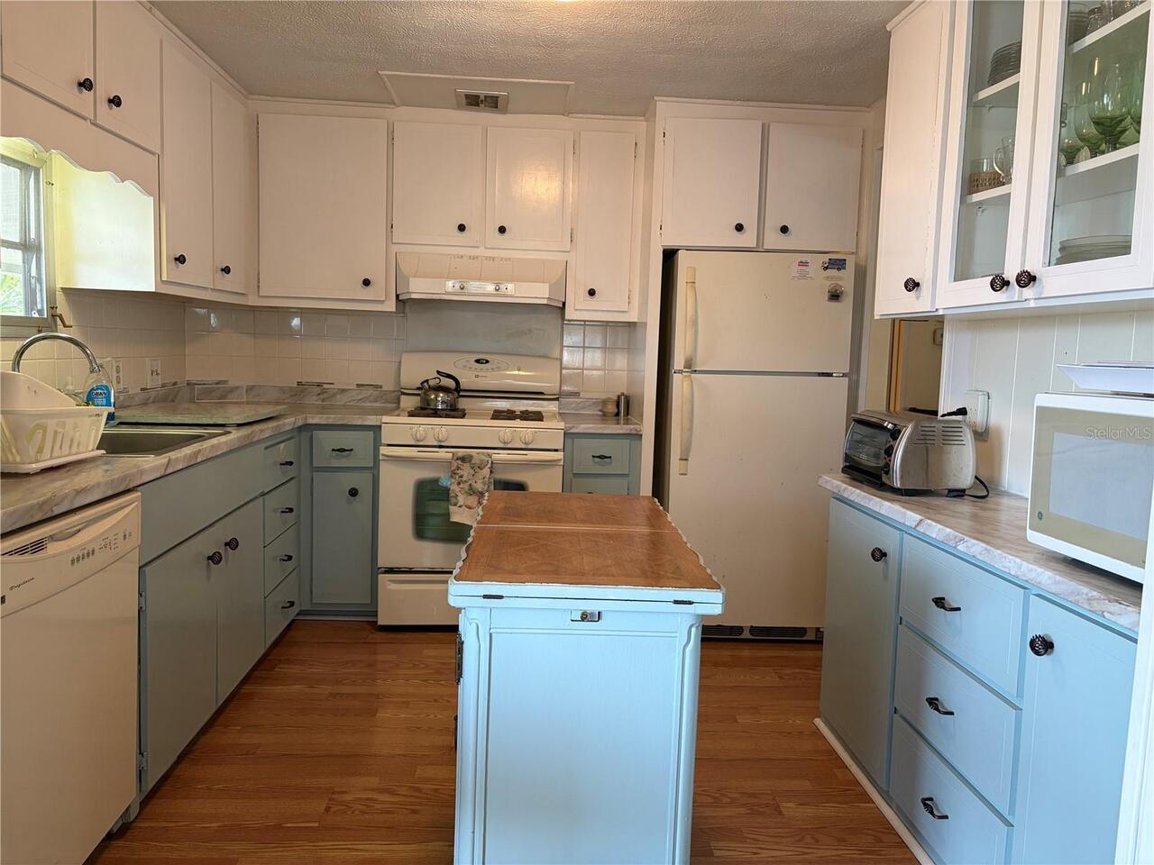 Listing Photo 11