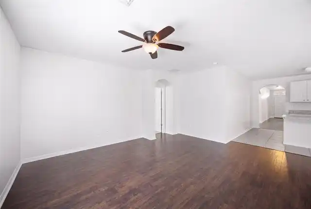 Listing Photo 9