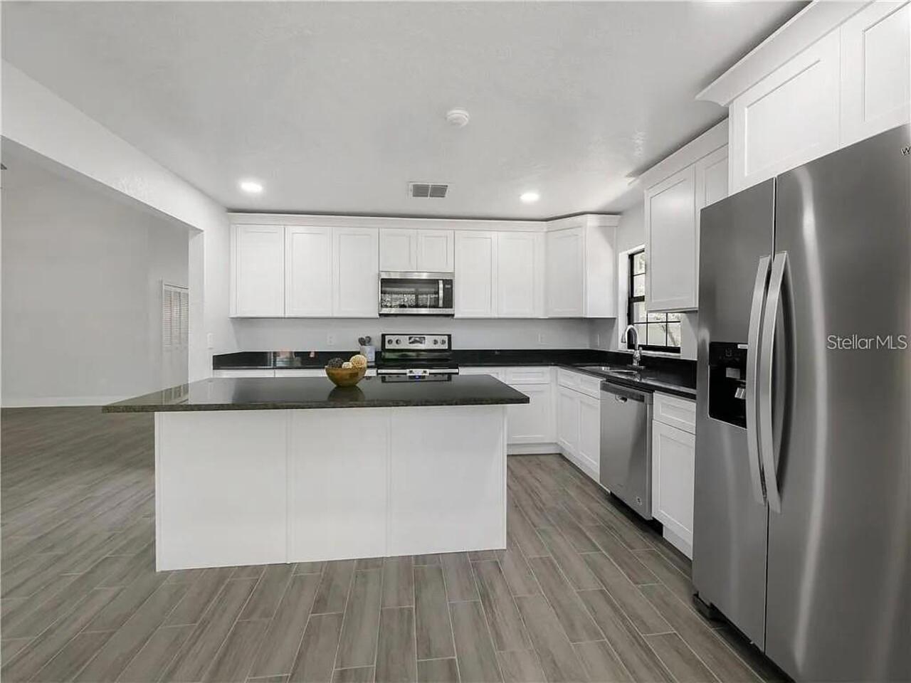 Listing Photo 12