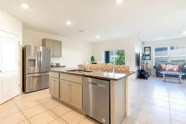 Listing Photo 10