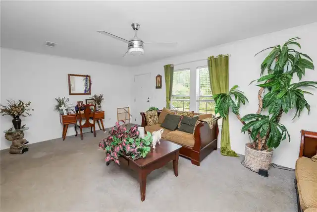 Listing Photo 9