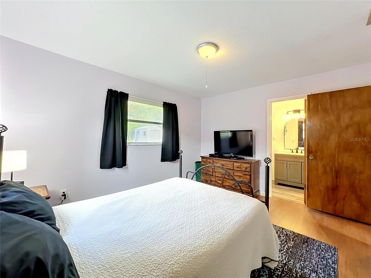 Listing Photo 11