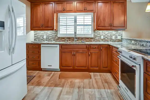 Listing Photo 12