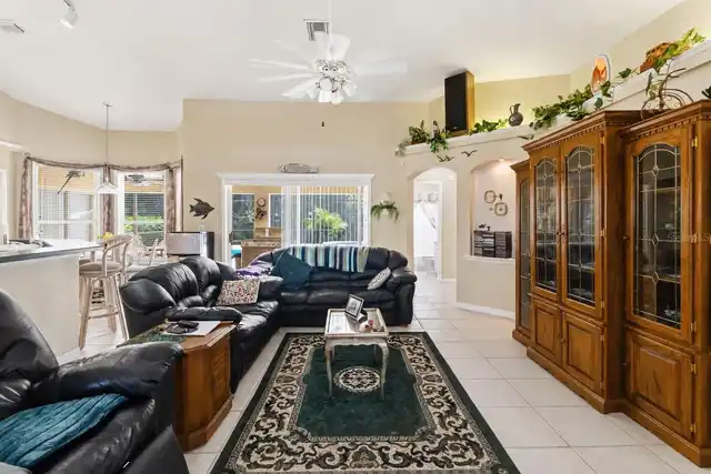 Listing Photo 8
