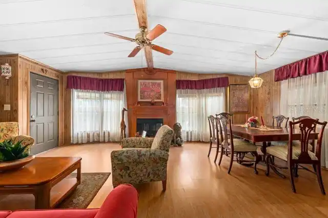 Listing Photo 8