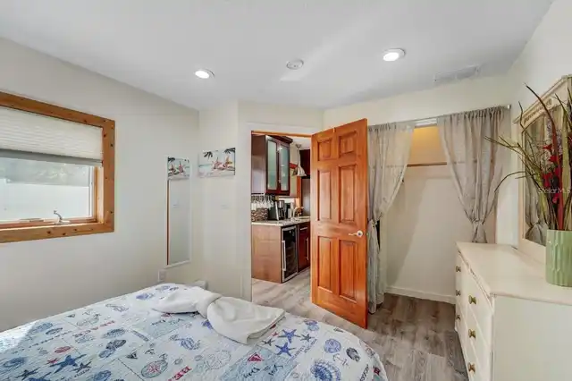 Listing Photo 12