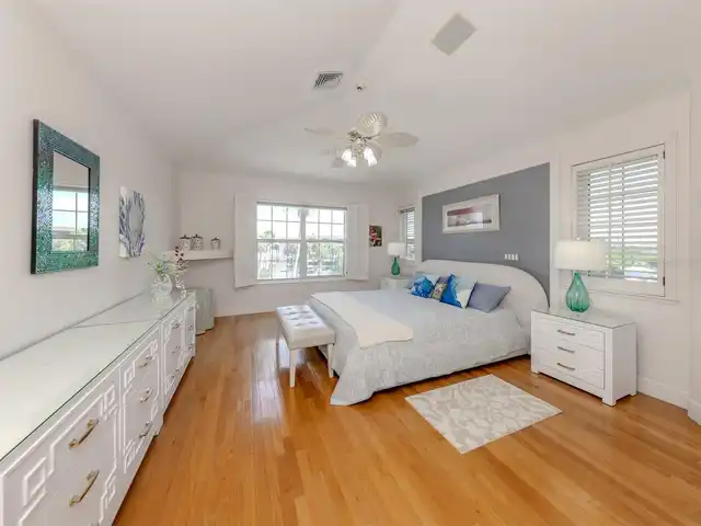Listing Photo 17